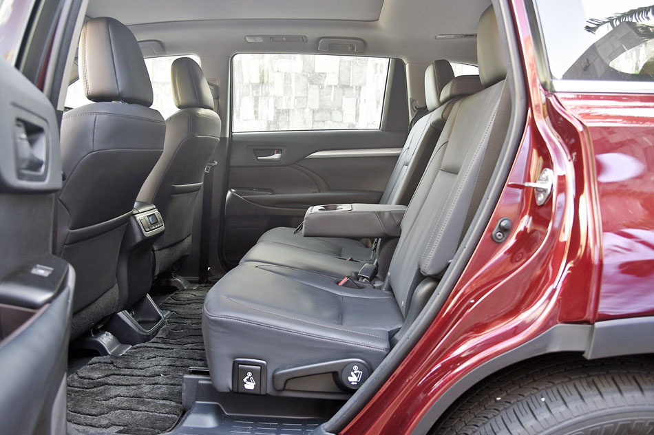 2018款 2.0T 四驱尊贵版 7座 座椅空间