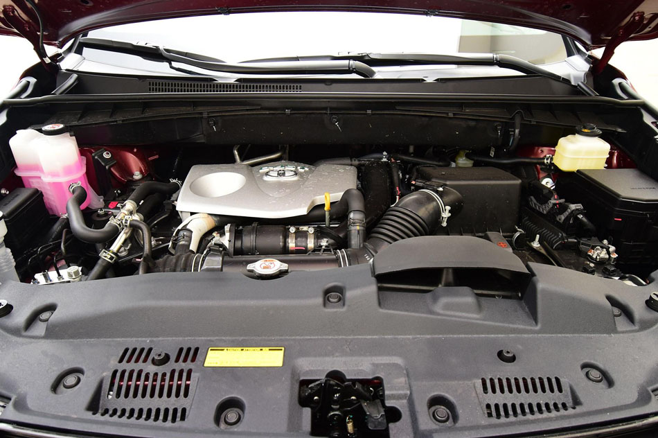 2018款 2.0T 四驱尊贵版 7座 引擎底盘