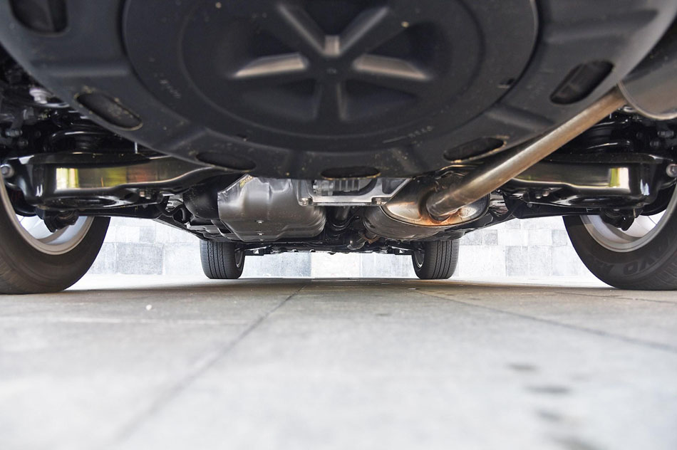 2018款 2.0T 四驱尊贵版 7座 引擎底盘