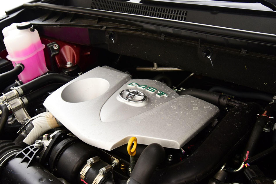 2018款 2.0T 四驱尊贵版 7座 引擎底盘