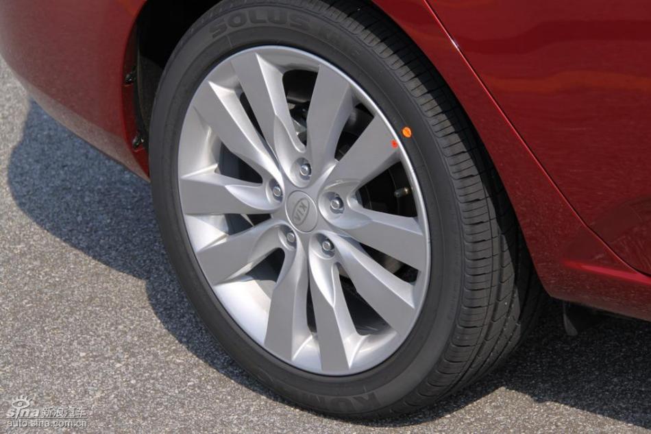 起亚福瑞迪海外静态体验