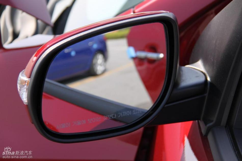 起亚福瑞迪海外静态体验