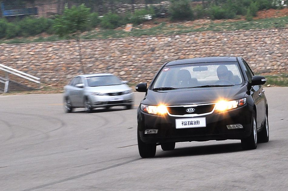 东风悦达起亚试车实拍图 动态