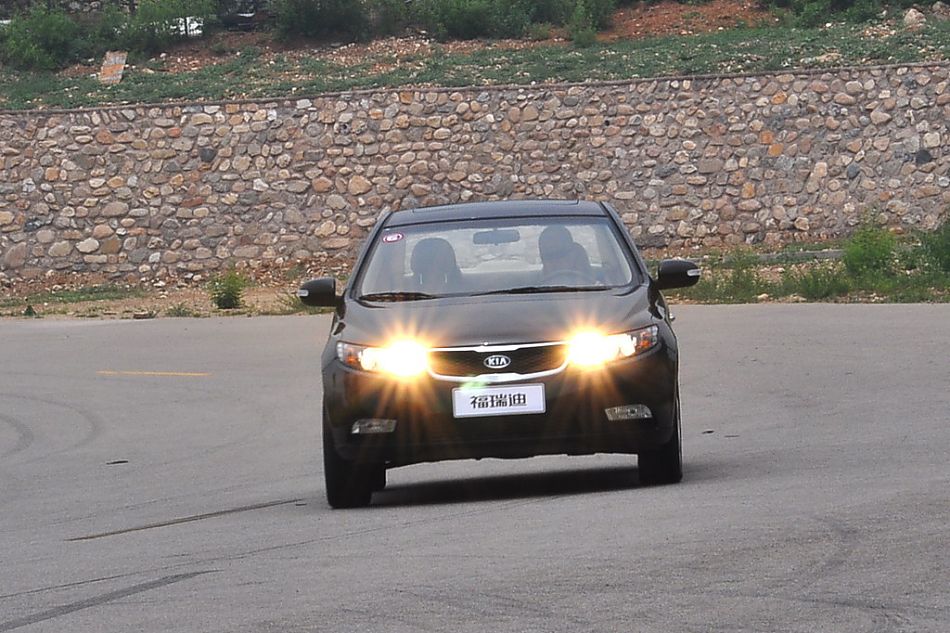 东风悦达起亚试车实拍图 动态