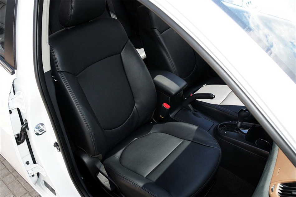 福瑞迪 2012款 1.6L AT Premium 纪念版 空间