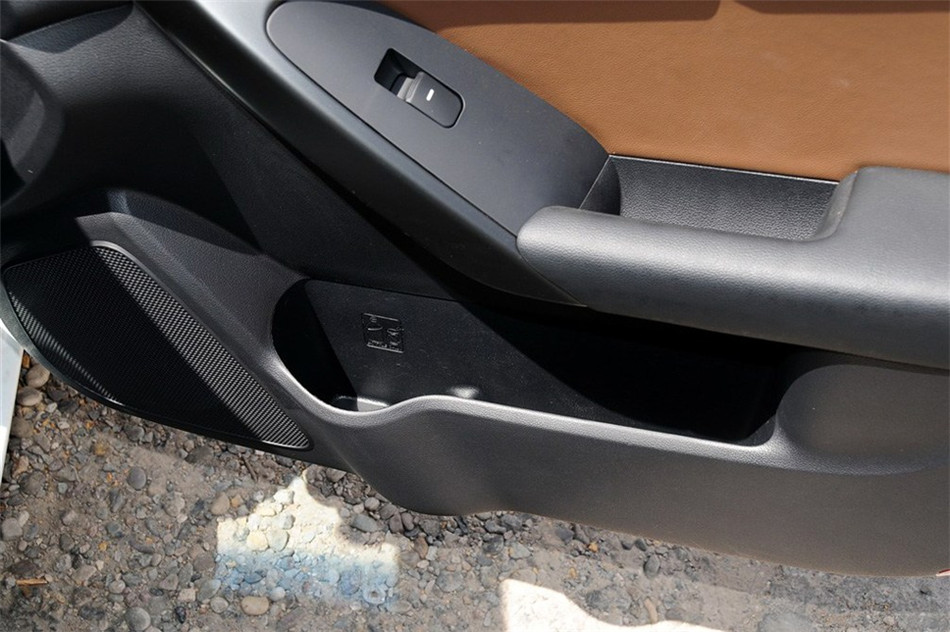 福瑞迪 2012款 1.6L AT Premium 纪念版 空间