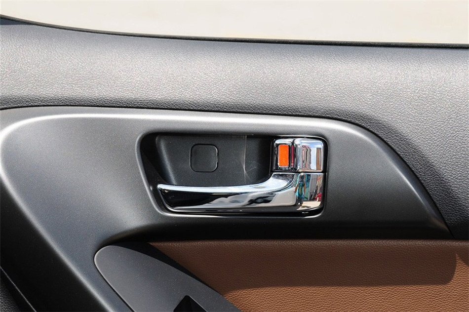 福瑞迪 2012款 1.6L AT Premium 纪念版 空间