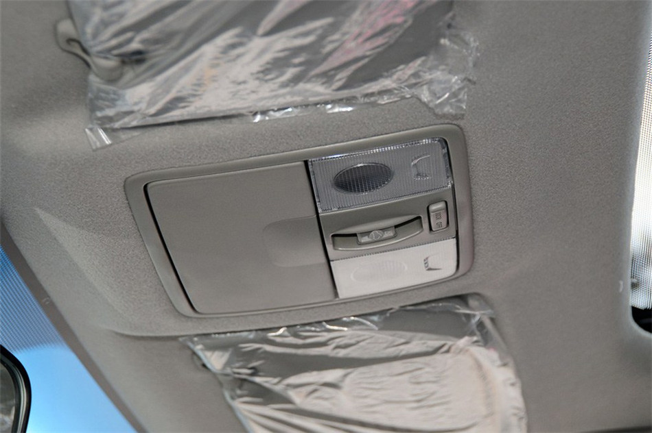 福瑞迪 2012款 1.6L AT Premium 纪念版 空间