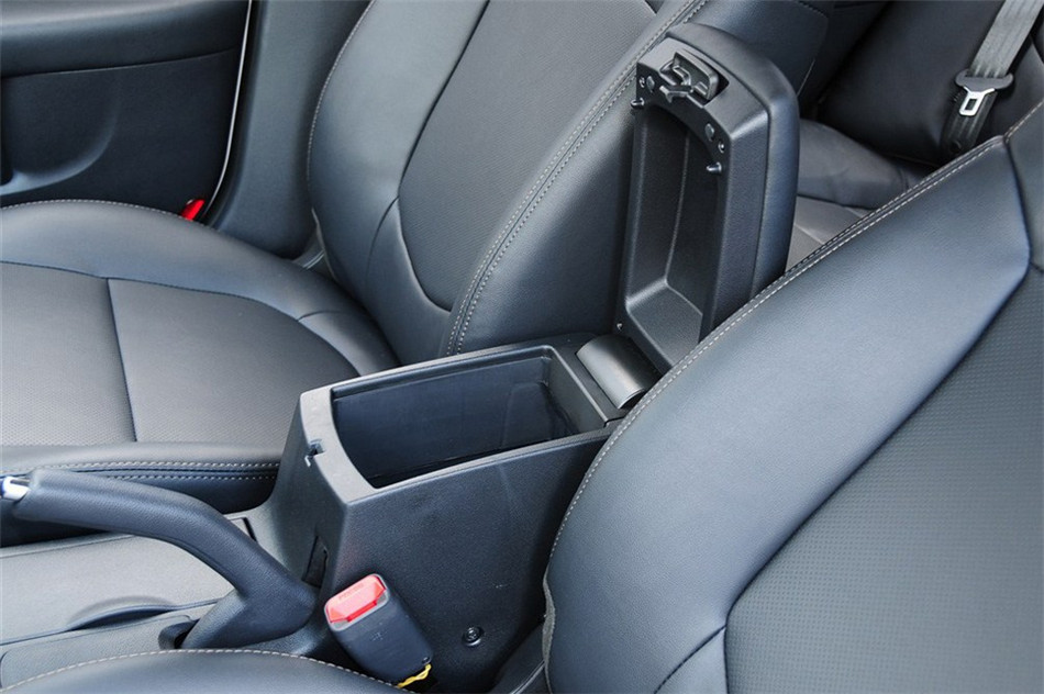 福瑞迪 2012款 1.6L AT Premium 纪念版 空间