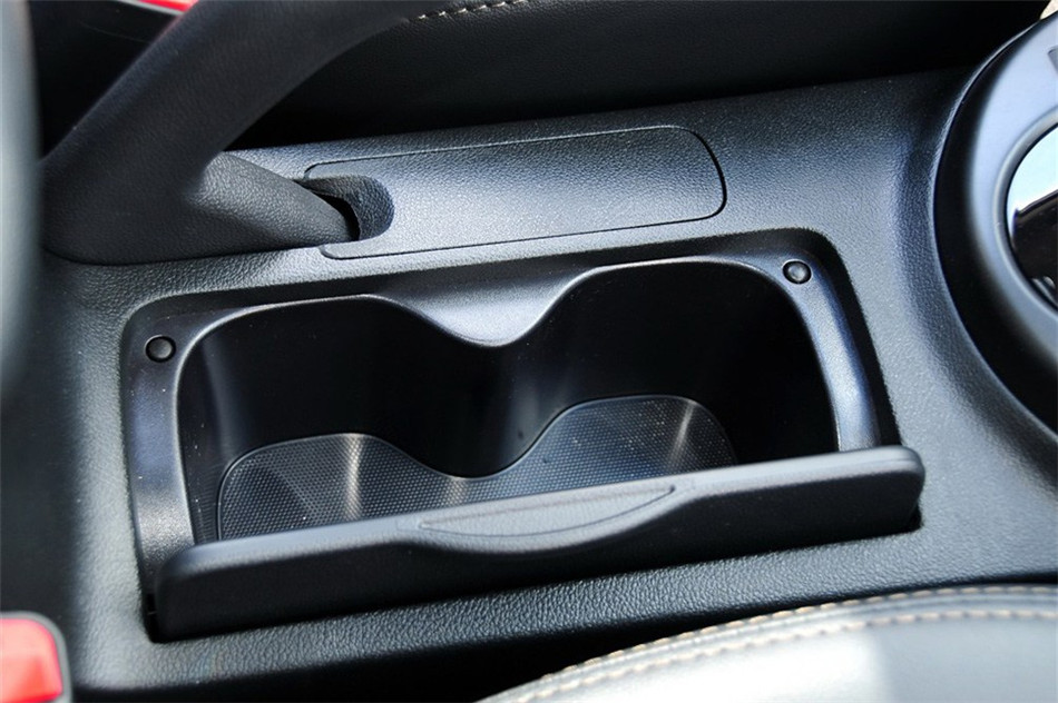 福瑞迪 2012款 1.6L AT Premium 纪念版 内饰