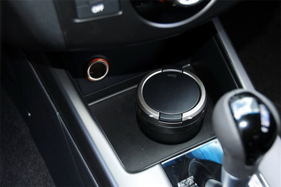 福瑞迪 2012款 1.6L AT Premium 纪念版 内饰