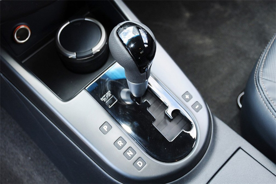 福瑞迪 2012款 1.6L AT Premium 纪念版 内饰