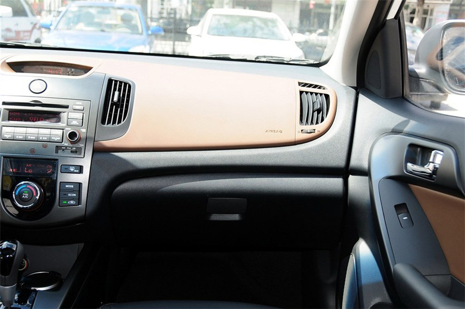 福瑞迪 2012款 1.6L AT Premium 纪念版 内饰