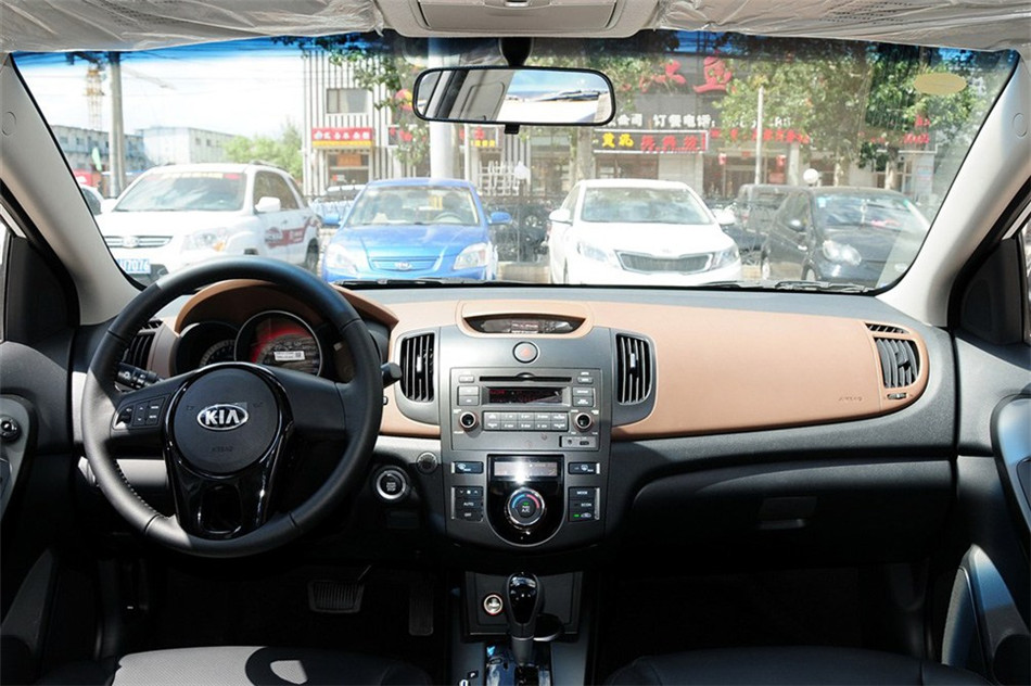 福瑞迪 2012款 1.6L AT Premium 纪念版 内饰