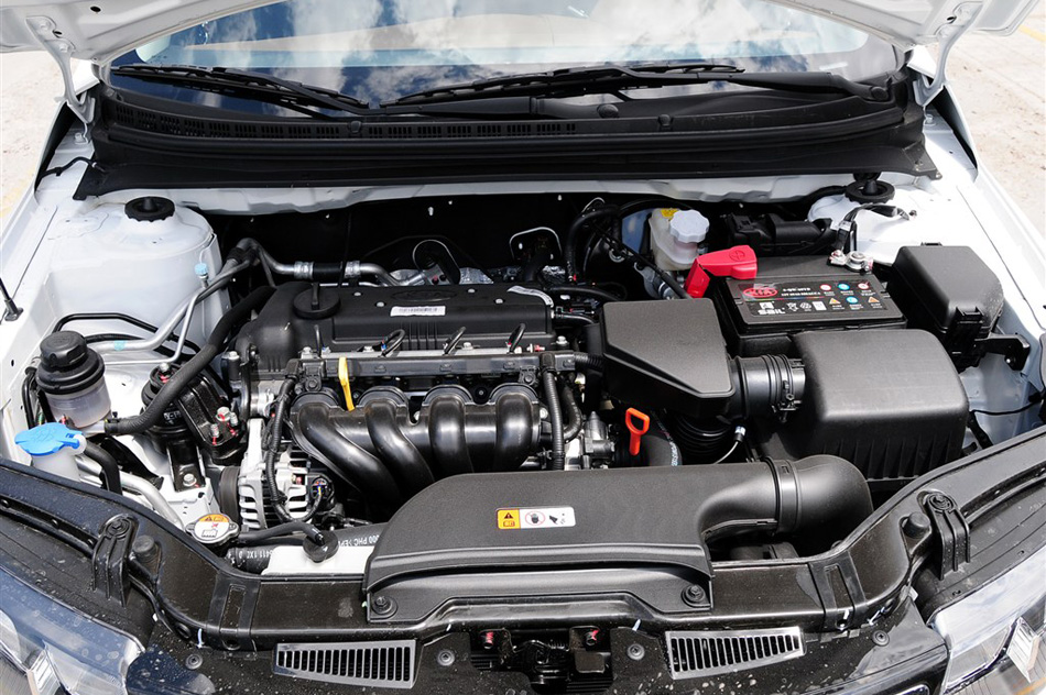 福瑞迪 2012款 1.6L AT Premium 纪念版 引擎底盘