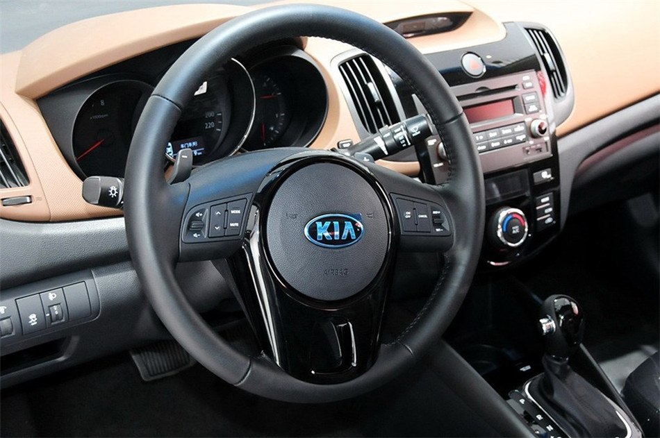 2014款 1.6L AT Premium Special 内饰