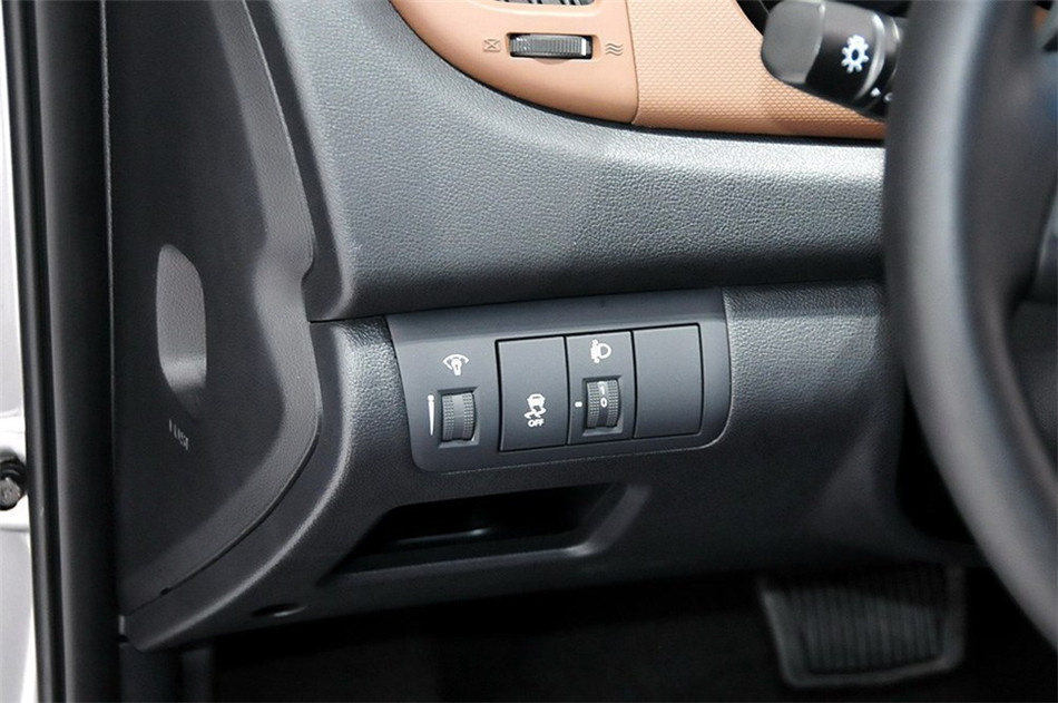 2014款 1.6L AT Premium Special 内饰