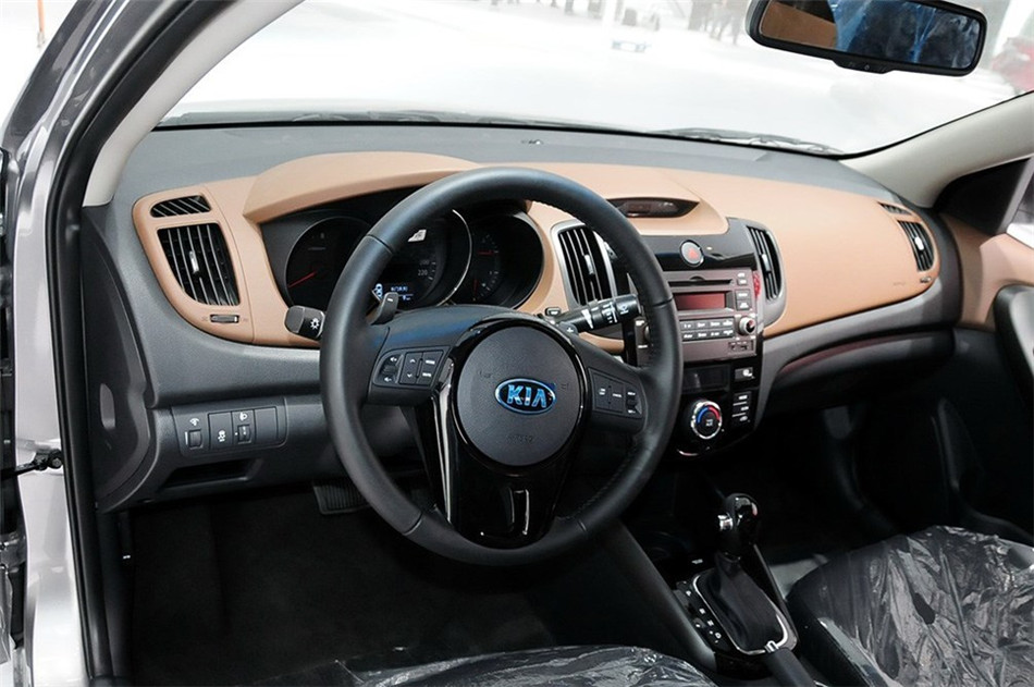 2014款 1.6L AT Premium Special 内饰