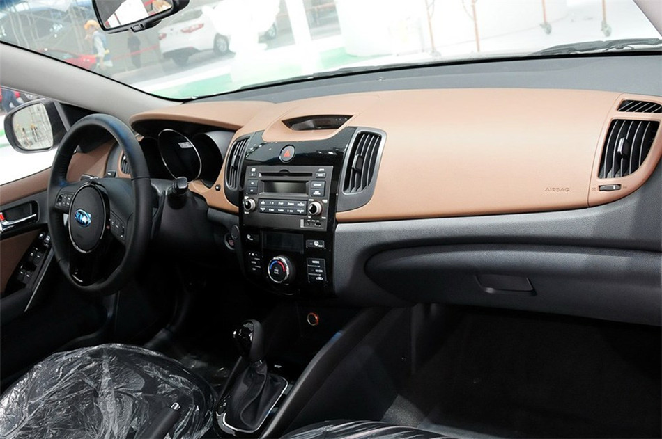 2014款 1.6L AT Premium Special 内饰