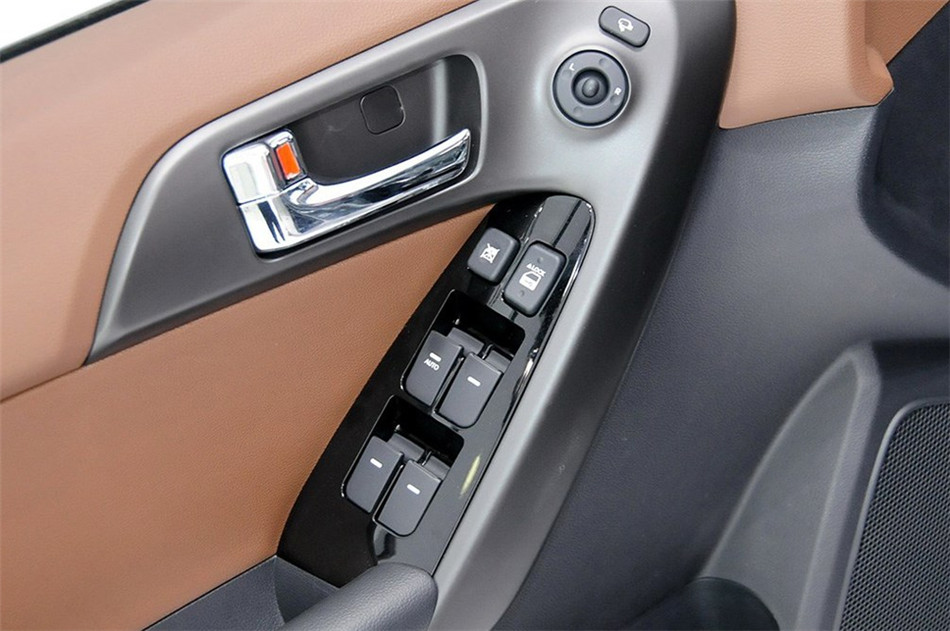 2014款 1.6L AT Premium Special 座椅空间