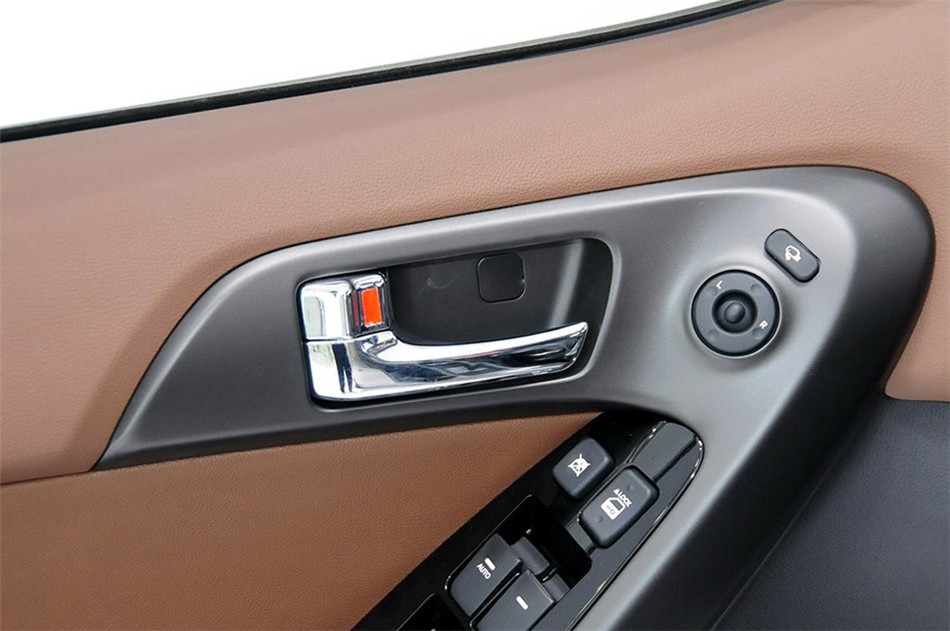 2014款 1.6L AT Premium Special 座椅空间