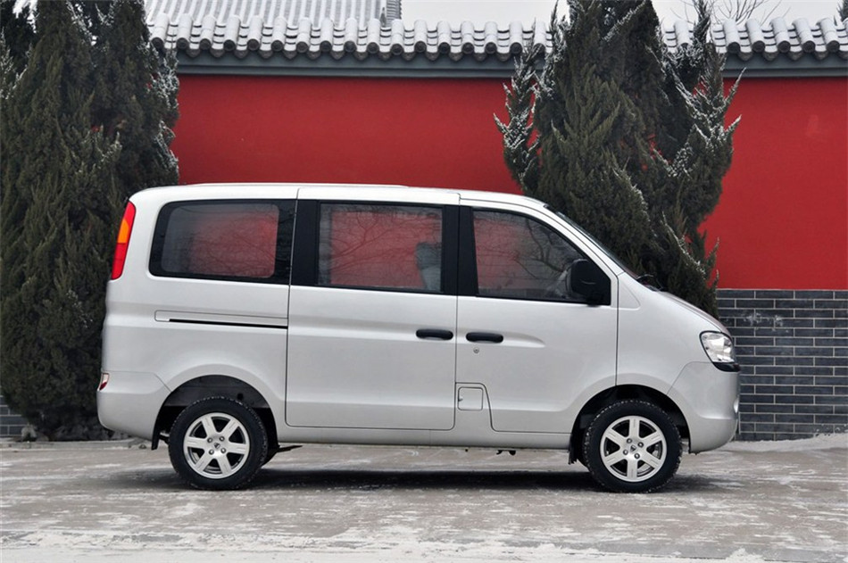 2010款小霸王1.0L手动豪华型