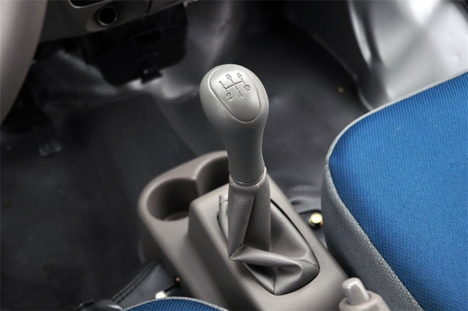 2010款小霸王1.0L手动豪华型