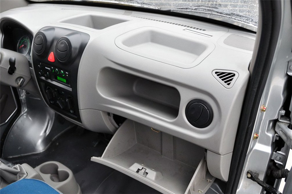 2010款小霸王1.0L手动豪华型