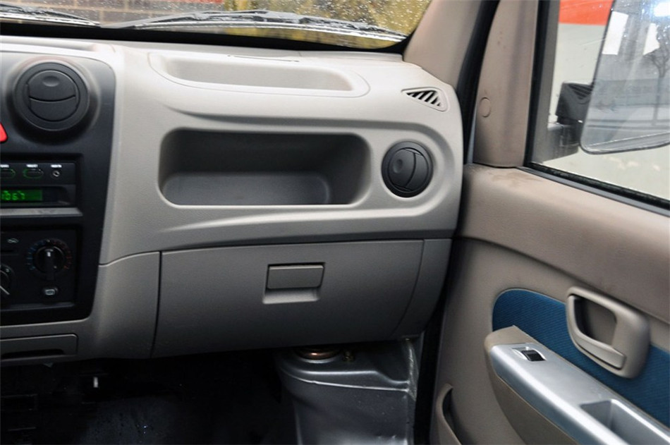 2010款小霸王1.0L手动豪华型