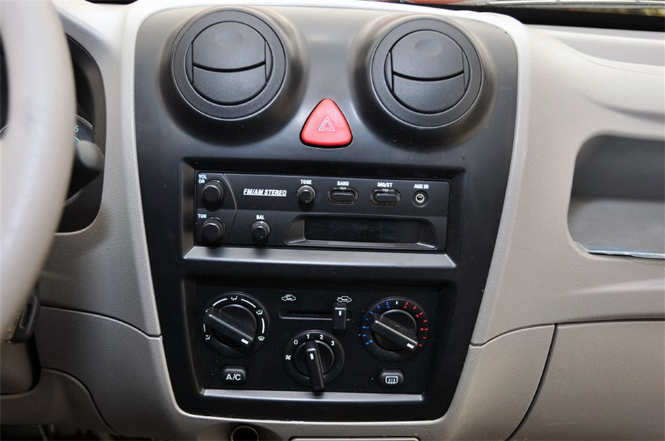 2010款小霸王1.0L手动豪华型