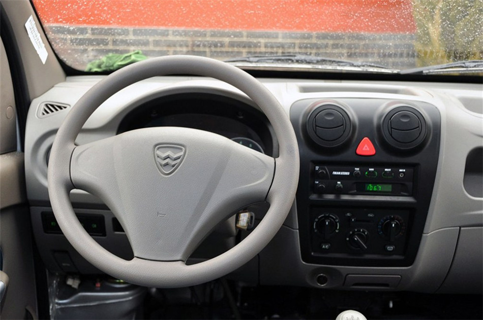 2010款小霸王1.0L手动豪华型