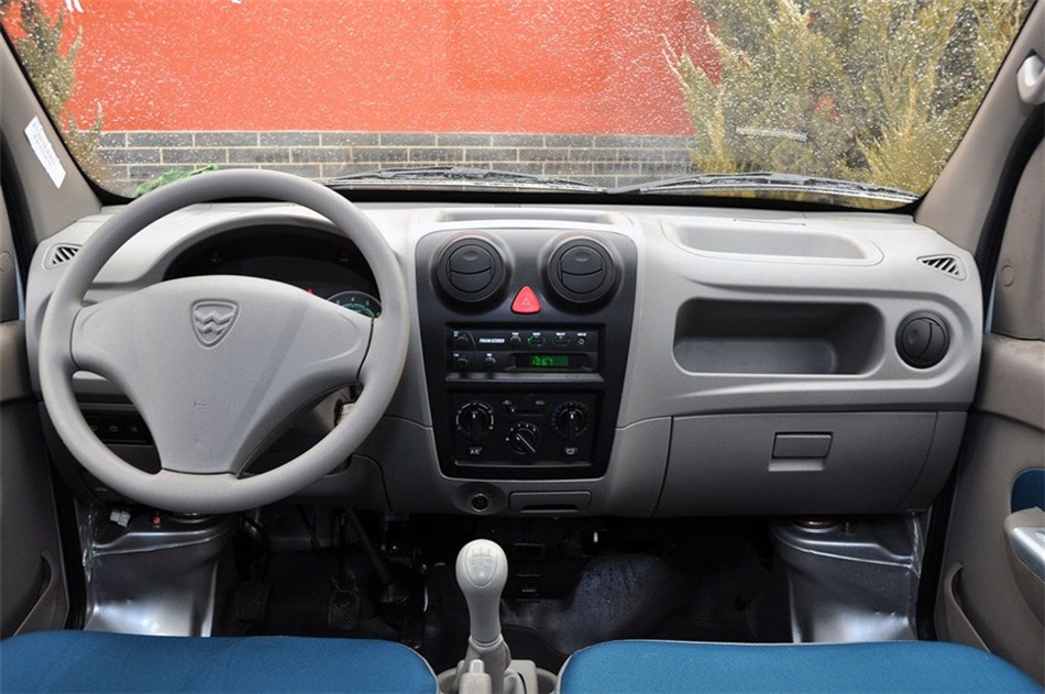 2010款小霸王1.0L手动豪华型