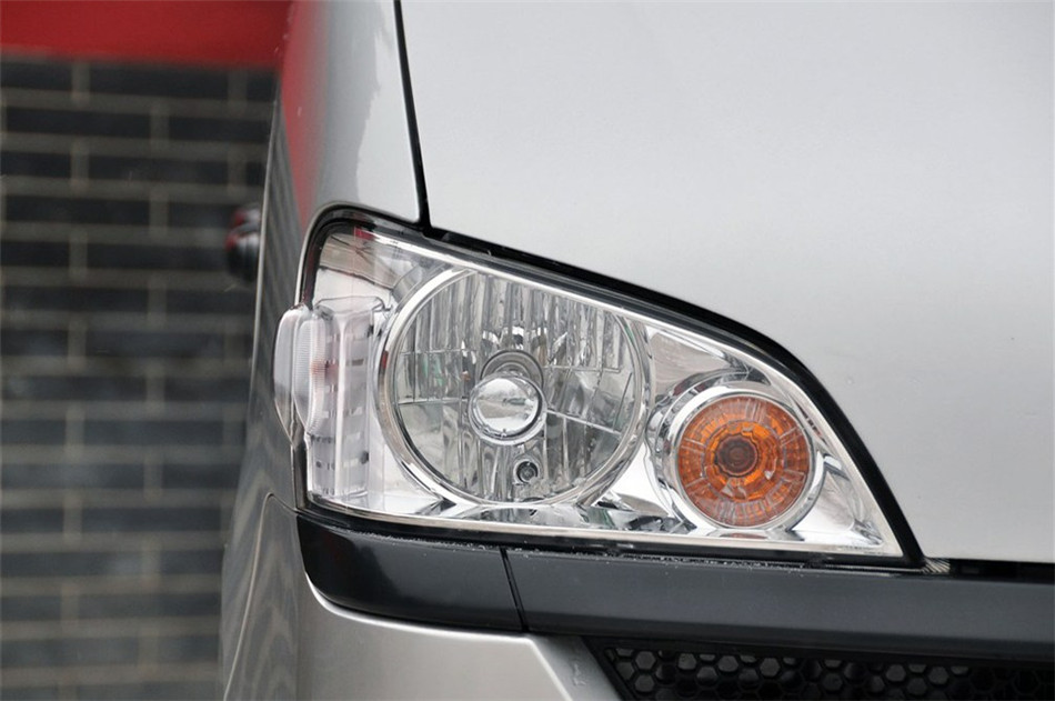 2010款小霸王1.0L手动豪华型