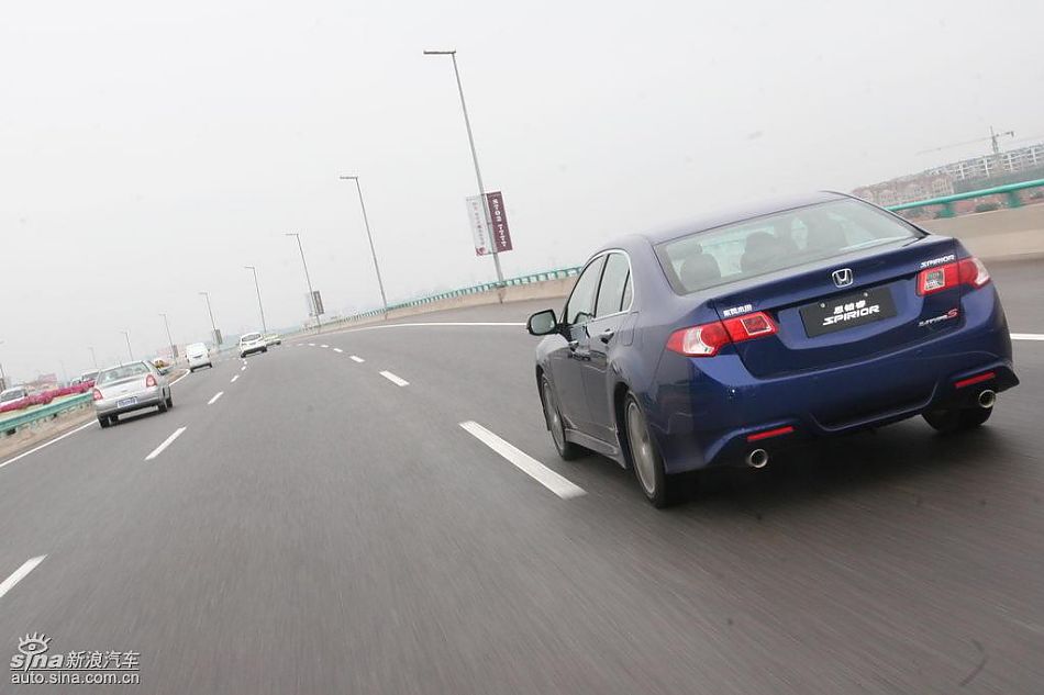 思铂睿行驶动态