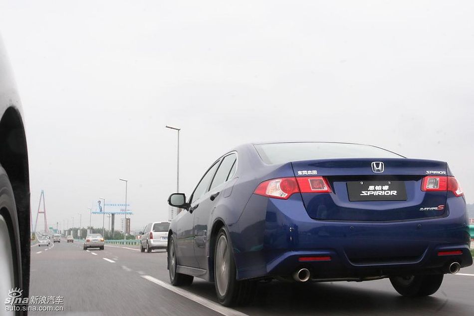 思铂睿行驶动态