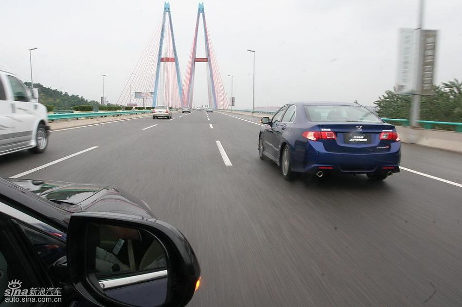 思铂睿行驶动态