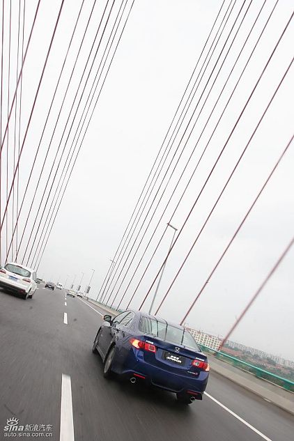 思铂睿行驶动态