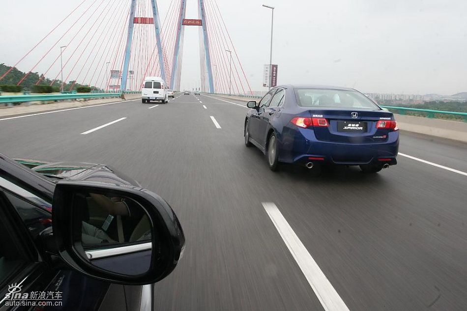 思铂睿行驶动态