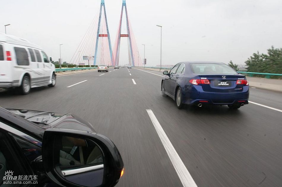 思铂睿行驶动态