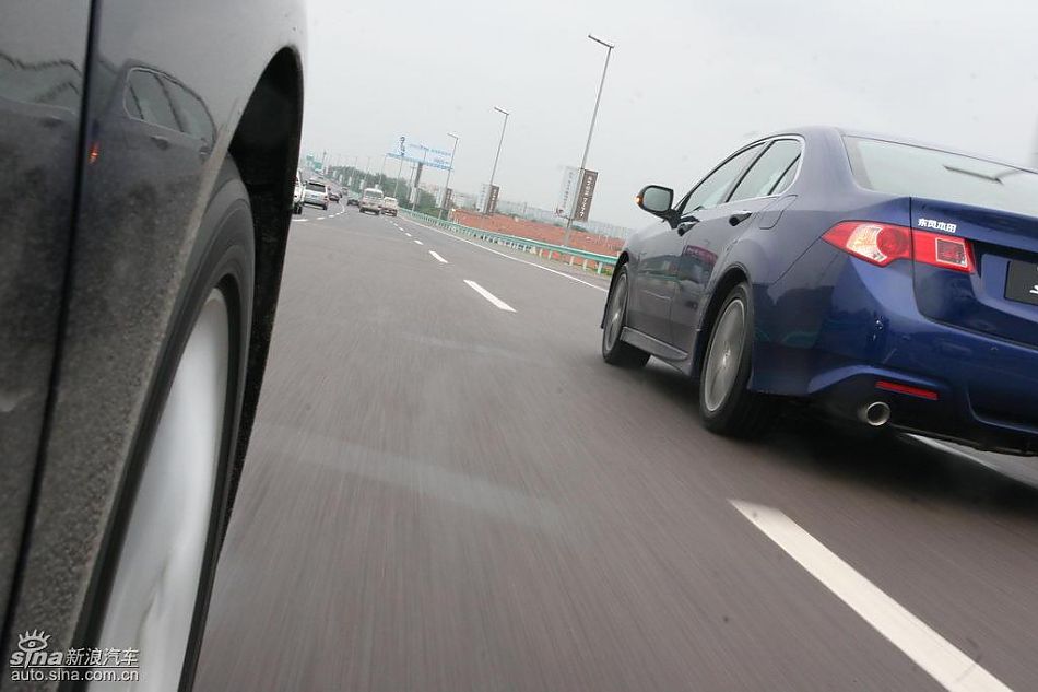 思铂睿行驶动态