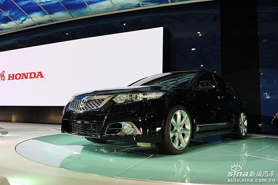 东风本田思铂睿车展实拍图