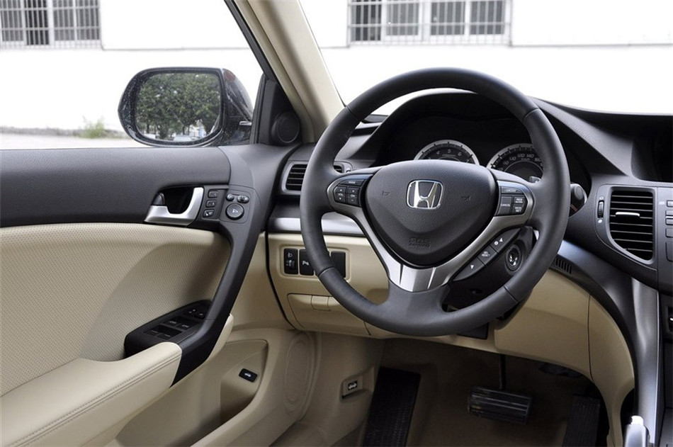 2013款思铂睿2.0L自动豪华版