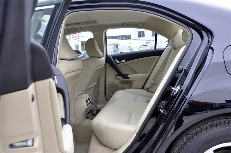 2013款思铂睿2.0L自动豪华版