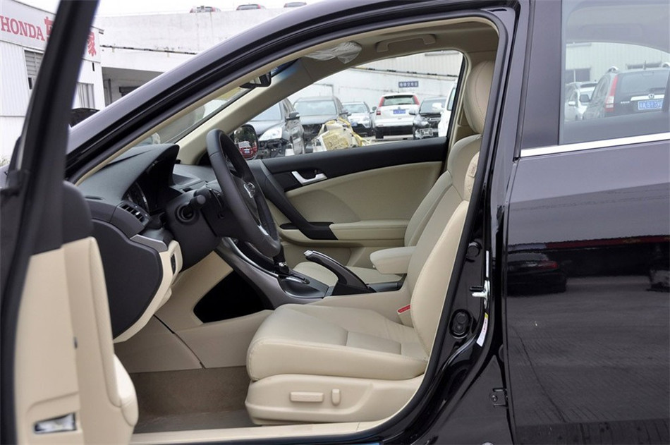 2013款思铂睿2.0L自动豪华版