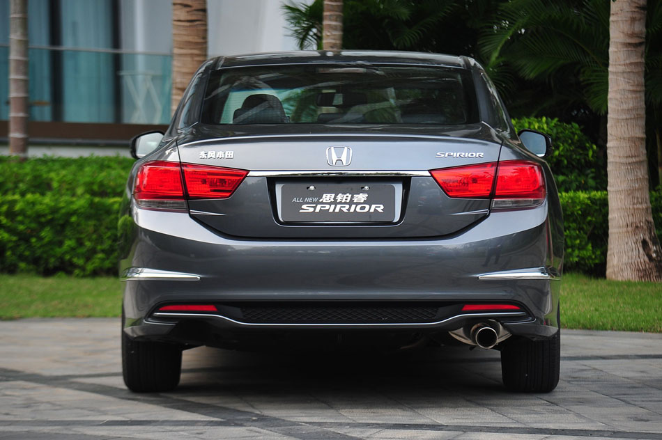 2015款 2.0L 尊贵版 外观