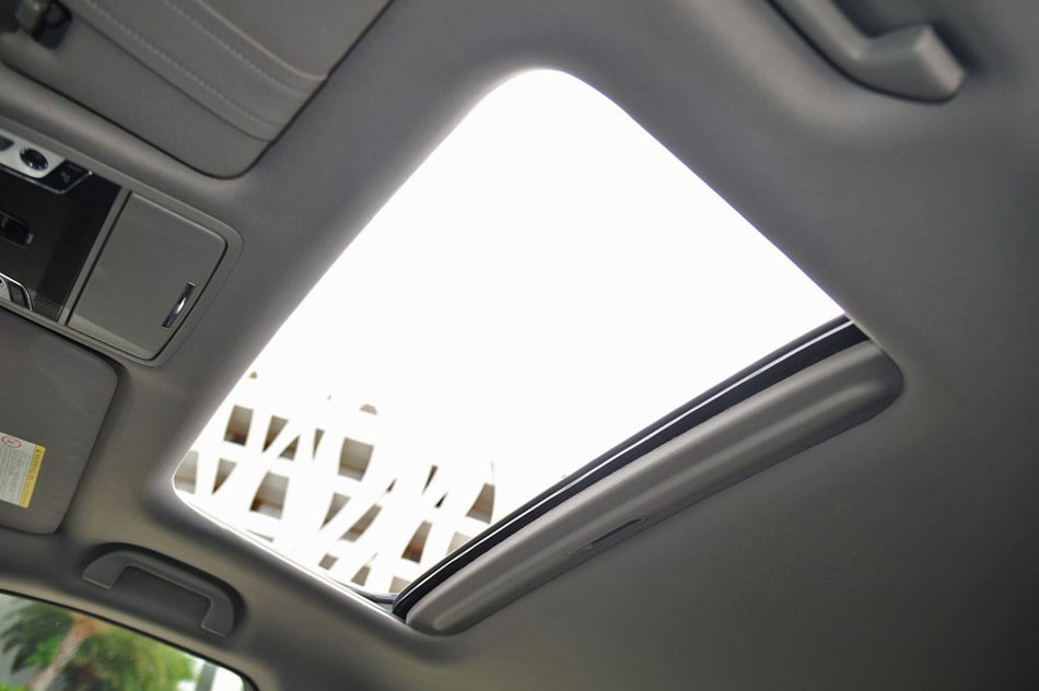 2015款 2.0L 尊贵版 座椅空间