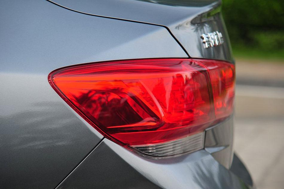 2015款 2.0L 尊贵版 细节