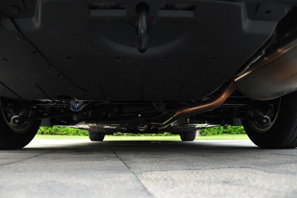 2015款 2.0L 尊贵版 引擎底盘