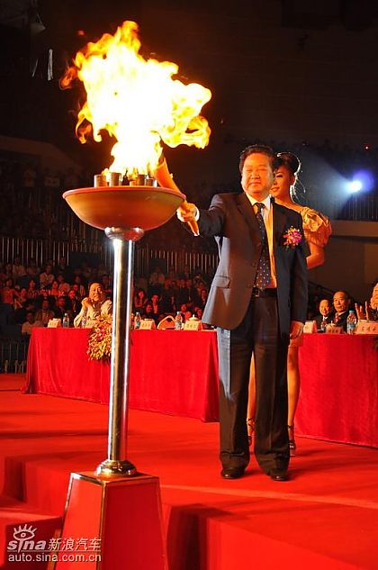 安徽省副省长黄海嵩点燃圣火