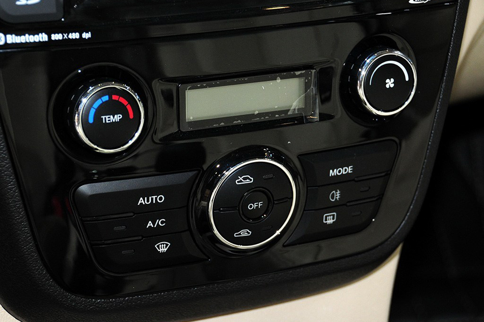 2014款 1.5L 手动尊逸型 内饰